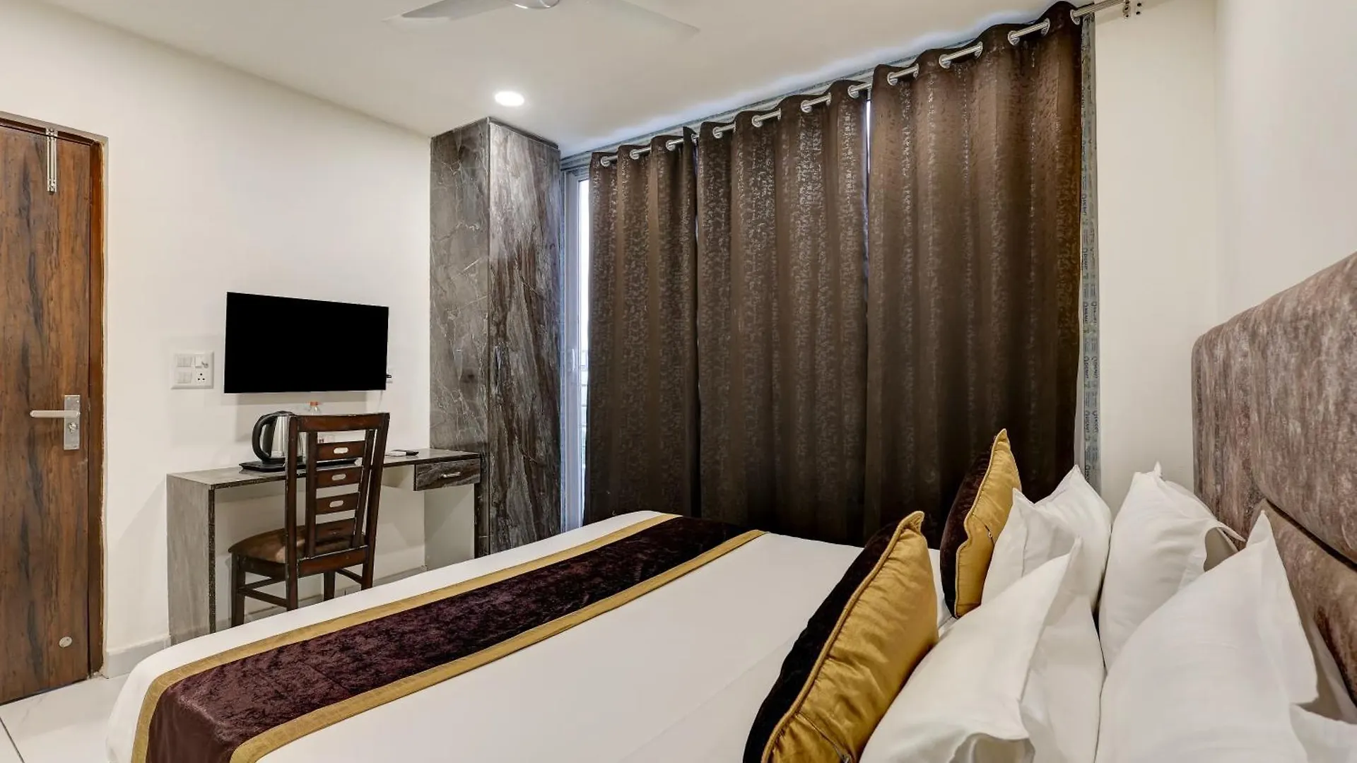Hotel Airport Near Yashobhumi New Delhi
