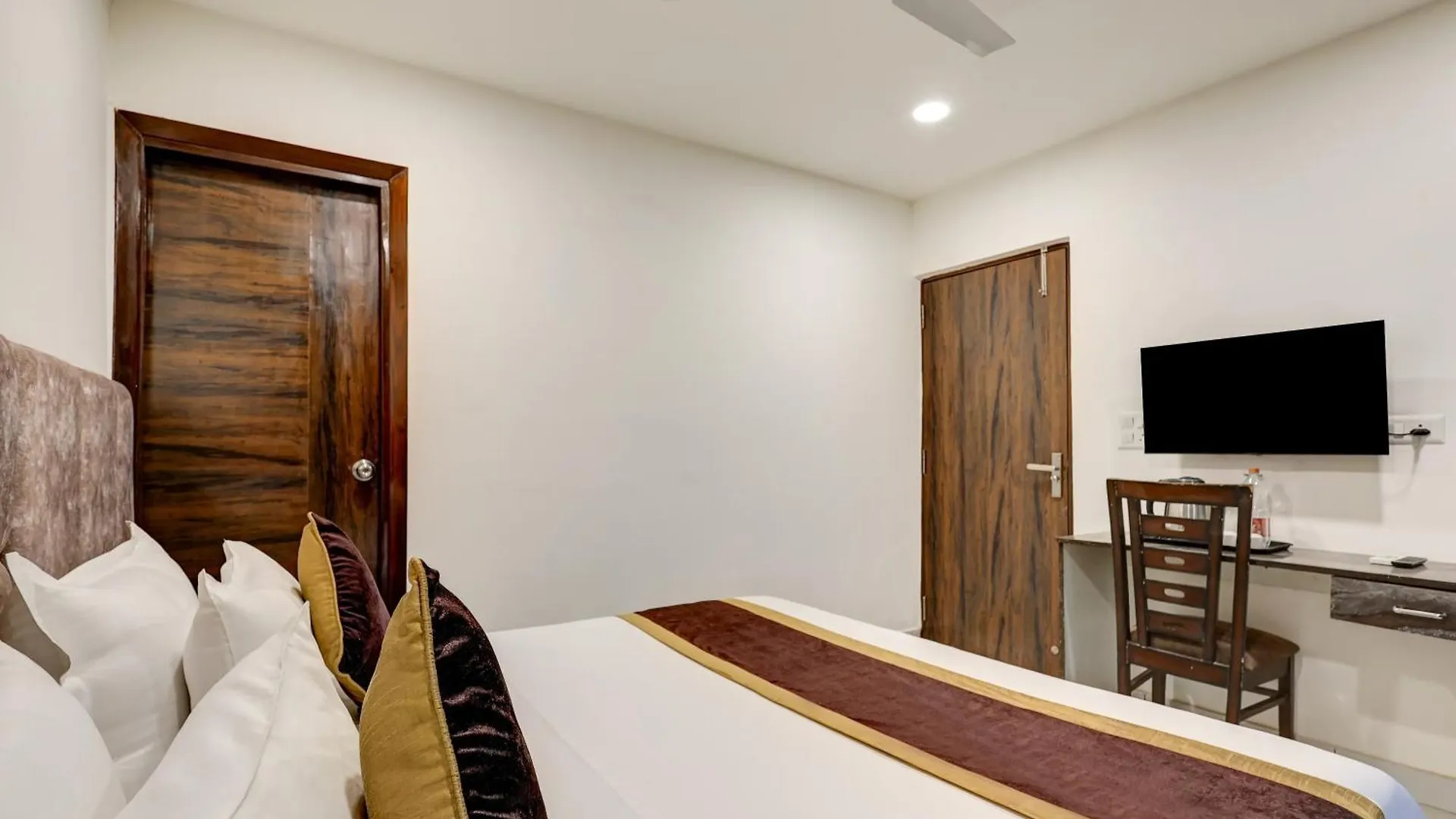 Hotel Airport Near Yashobhumi New Delhi
