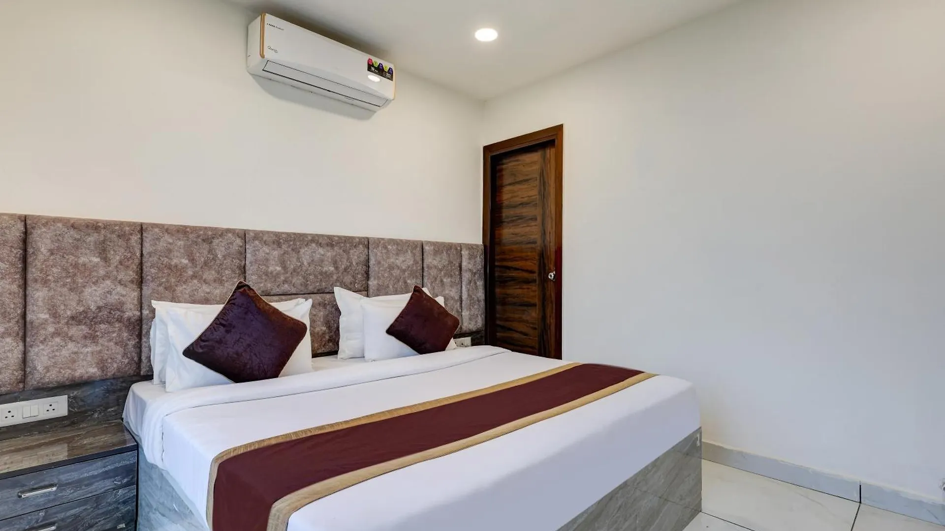 Hotel Airport Near Yashobhumi New Delhi 3*,  India