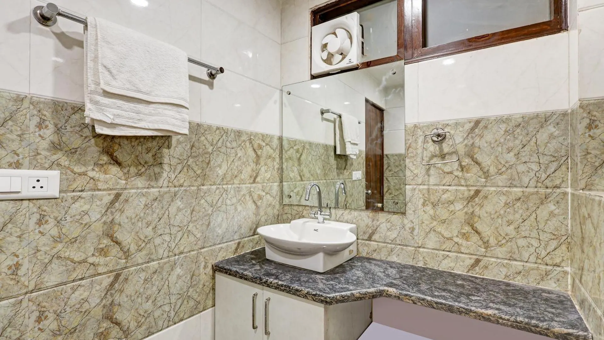 Hotel Airport Near Yashobhumi New Delhi