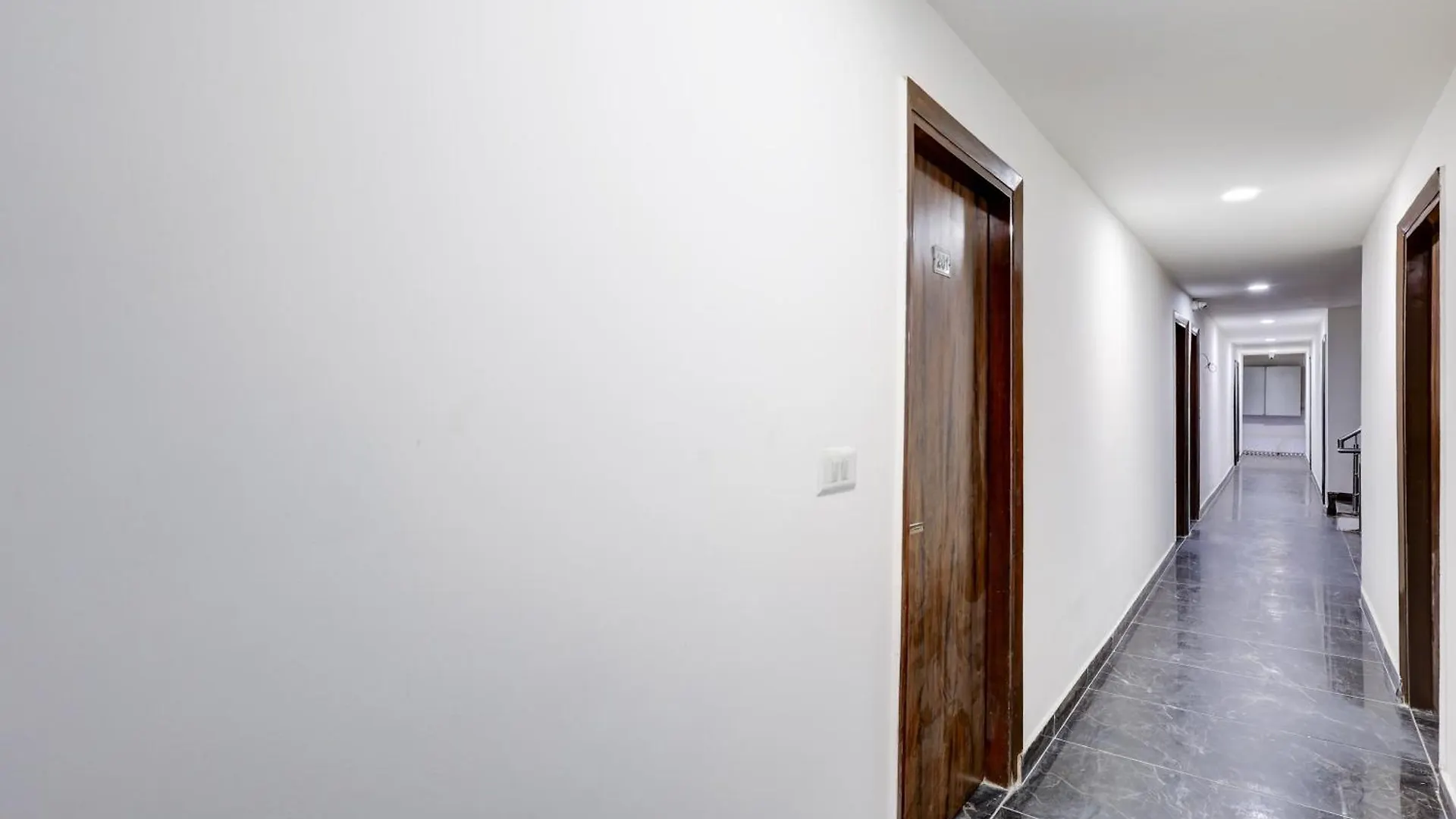 Hotel Airport Near Yashobhumi New Delhi 3*,