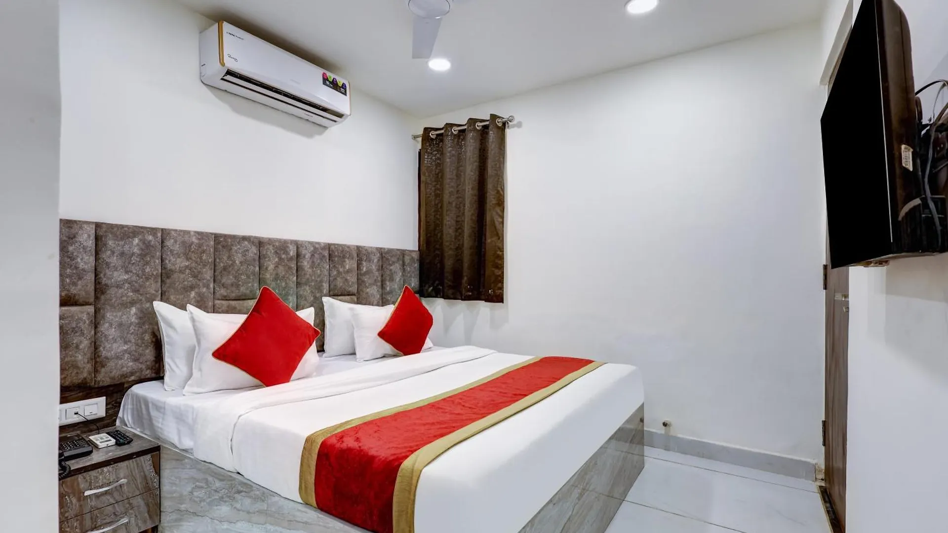Hotel Airport Near Yashobhumi New Delhi 3*,